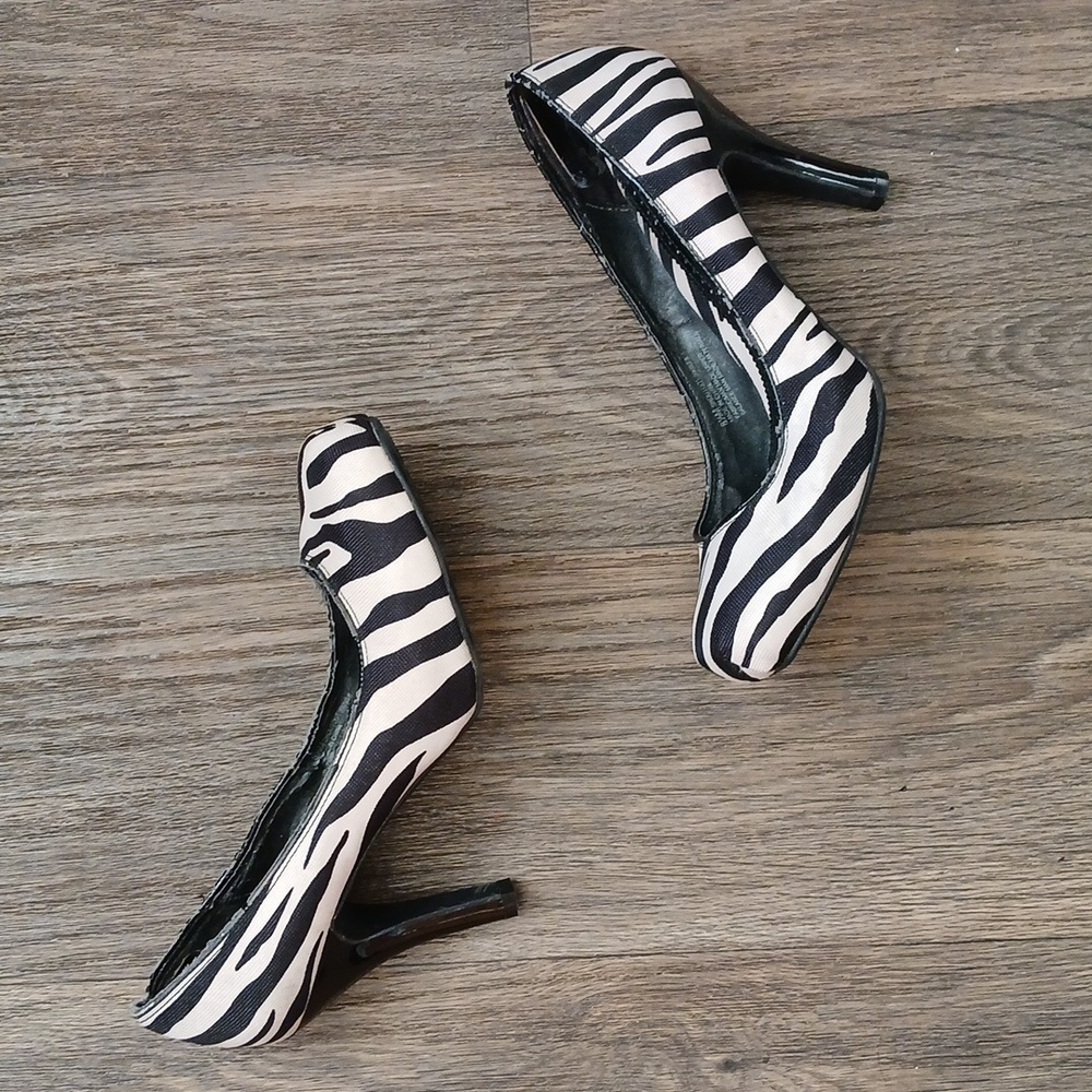 Hot Kiss Shout Out Zebra Print Heels.